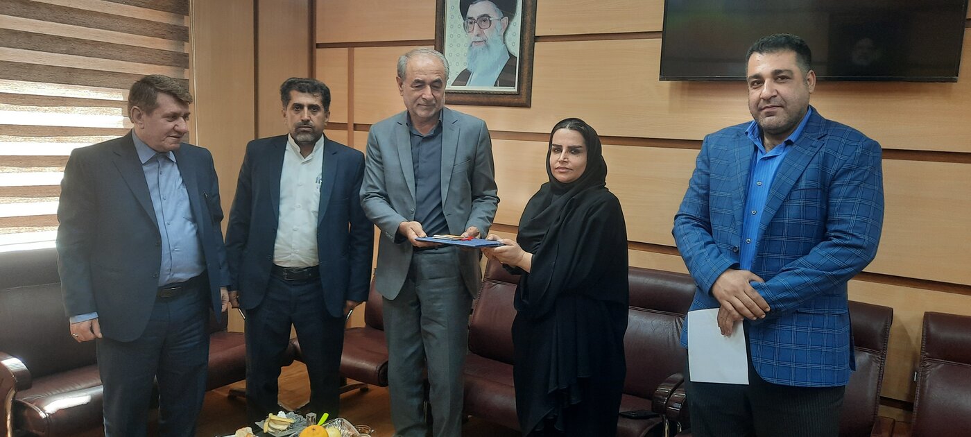 آیین  تجلیل از همکار باز نشسته اداره کل امور اقتصادی و دارایی برگزار شد