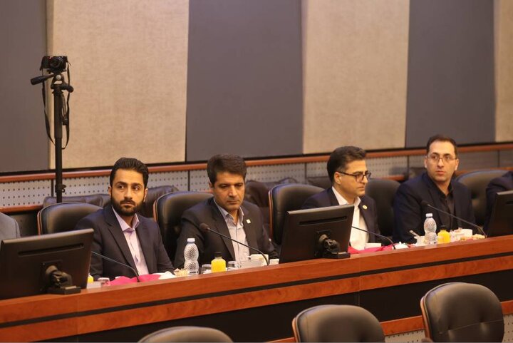 نشست هم اندیشی وزیر اقتصاد با مدیران عامل مناطق آزاد