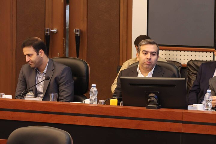 نشست هم اندیشی وزیر اقتصاد با مدیران عامل مناطق آزاد