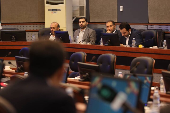 نشست هم اندیشی وزیر اقتصاد با مدیران عامل مناطق آزاد