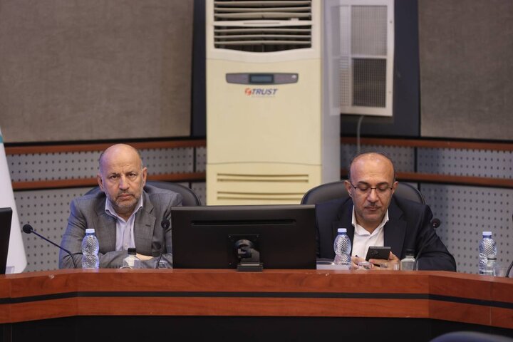 نشست هم اندیشی وزیر اقتصاد با مدیران عامل مناطق آزاد