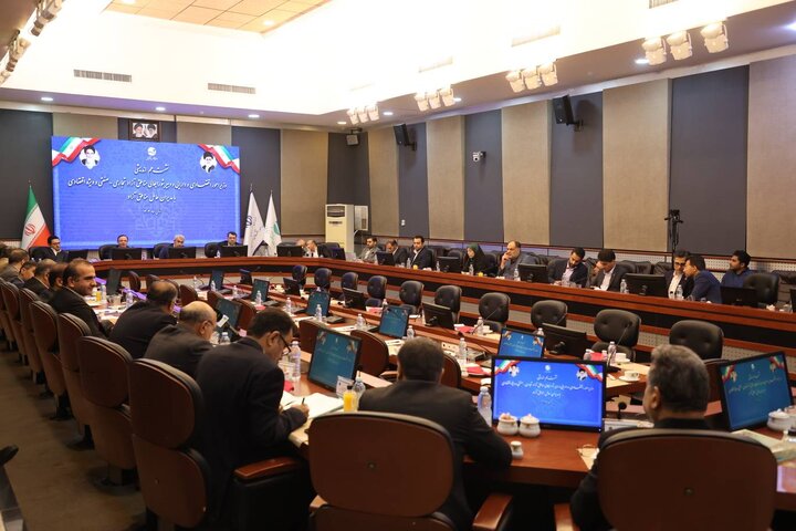 نشست هم اندیشی وزیر اقتصاد با مدیران عامل مناطق آزاد