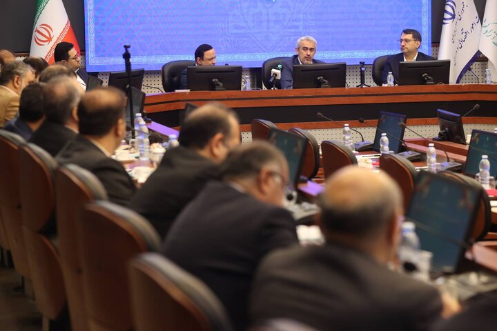 نشست هم اندیشی وزیر اقتصاد با مدیران عامل مناطق آزاد