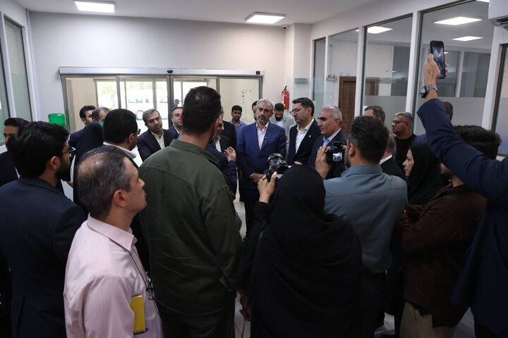 بازدید وزیر اقتصاد از اداره کل گمرک کیش و پردیس دانشگاهی صنعتی شریف