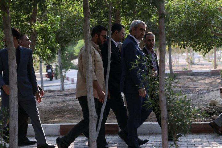 بازدید وزیر اقتصاد از اداره کل گمرک کیش و پردیس دانشگاهی صنعتی شریف