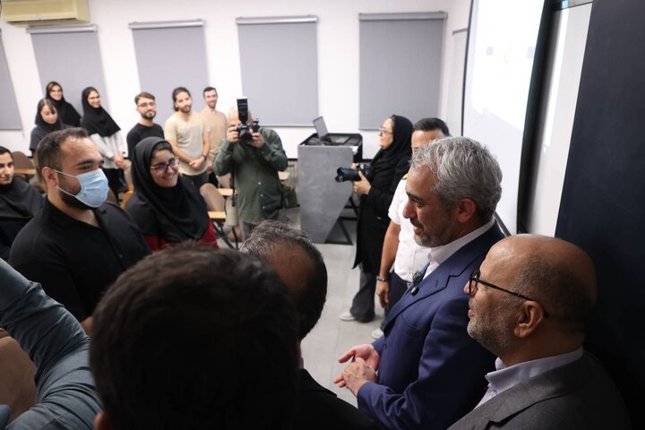 بازدید وزیر اقتصاد از اداره کل گمرک کیش و پردیس دانشگاهی صنعتی شریف