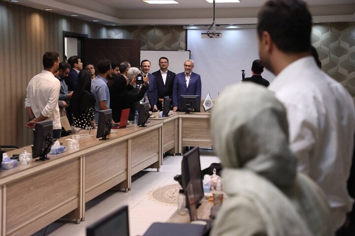 بازدید وزیر اقتصاد از اداره کل گمرک کیش و پردیس دانشگاهی صنعتی شریف