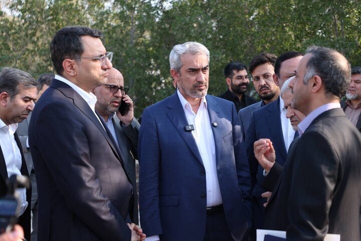 بازدید وزیر اقتصاد از اداره کل گمرک کیش و پردیس دانشگاهی صنعتی شریف