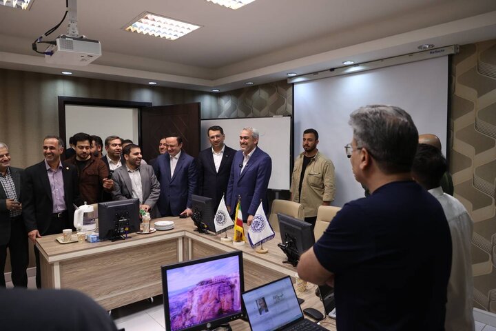 بازدید وزیر اقتصاد از اداره کل گمرک کیش و پردیس دانشگاهی صنعتی شریف