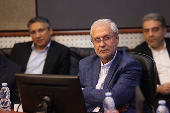 نشست هم اندیشی وزیر اقتصاد با سرمایه‌گذاران و فعالان اقتصادی جزیره کیش