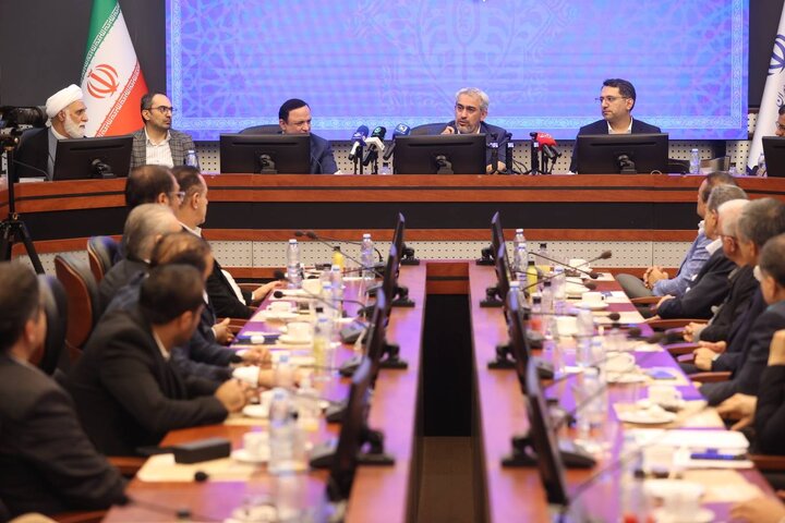 نشست هم اندیشی وزیر اقتصاد با سرمایه‌گذاران و فعالان اقتصادی جزیره کیش