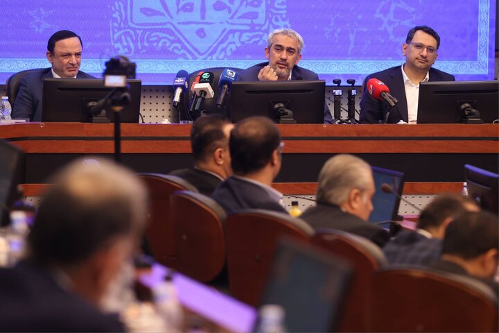 نشست هم اندیشی وزیر اقتصاد با سرمایه‌گذاران و فعالان اقتصادی جزیره کیش