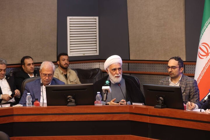 نشست هم اندیشی وزیر اقتصاد با سرمایه‌گذاران و فعالان اقتصادی جزیره کیش