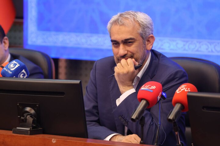 نشست هم اندیشی وزیر اقتصاد با سرمایه‌گذاران و فعالان اقتصادی جزیره کیش