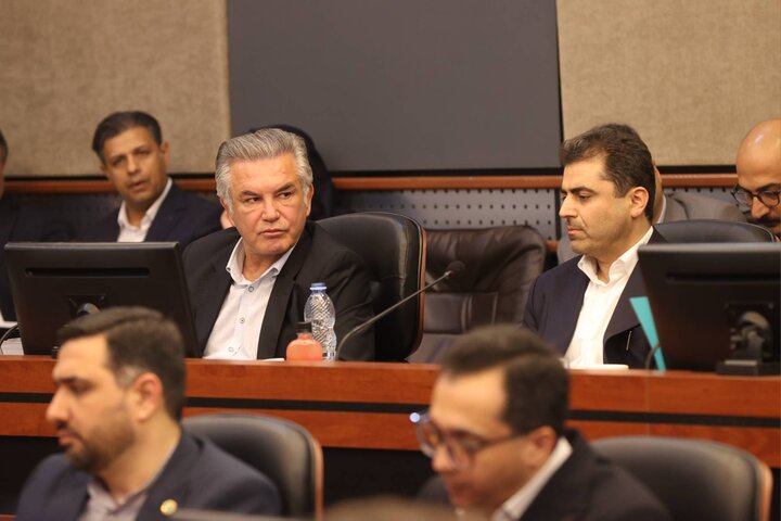 نشست هم اندیشی وزیر اقتصاد با سرمایه‌گذاران و فعالان اقتصادی جزیره کیش