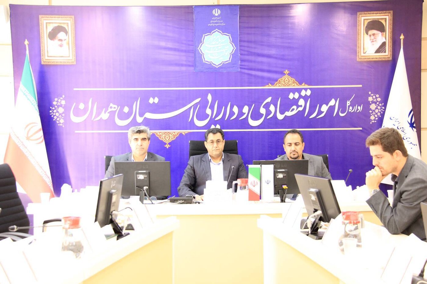 جلسه وبیناری با موضوع "رفع مشکلات پرداخت تسهیلات به متقاضیان بر اساس عملکرد دستگاههای اجرایی و مؤسسات عامل و راهکارهای رفع آن" برگزار شد