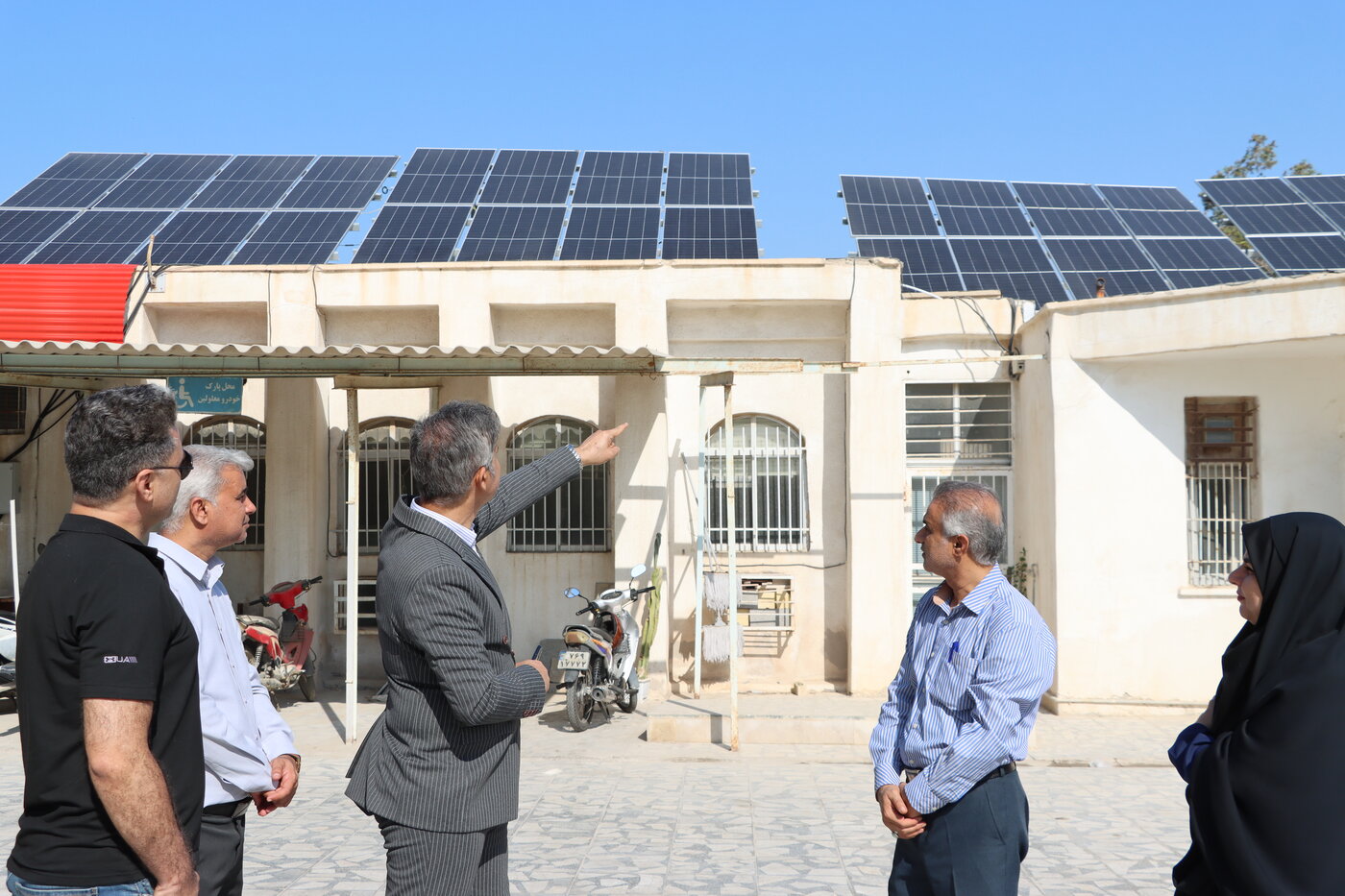 بهره برداری از نیروگاه خورشیدی اداره کل امور اقتصادی و دارایی استان بوشهر