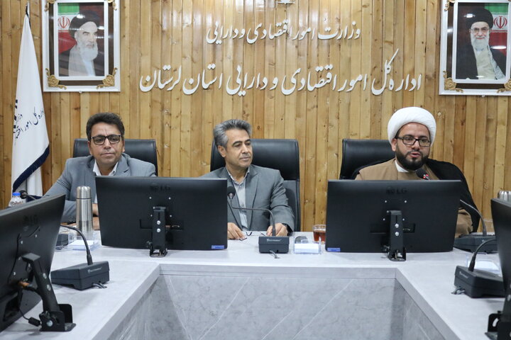 ارتقای فرهنگ سازمانی؛ دوره مدیریت نماز برای مدیران ارشد و کارکنان امور اقتصادی و دارایی لرستان برگزار شد