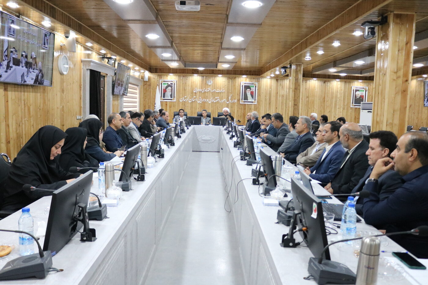 ارتقای فرهنگ سازمانی؛ دوره مدیریت نماز برای مدیران ارشد و کارکنان امور اقتصادی و دارایی لرستان برگزار شد