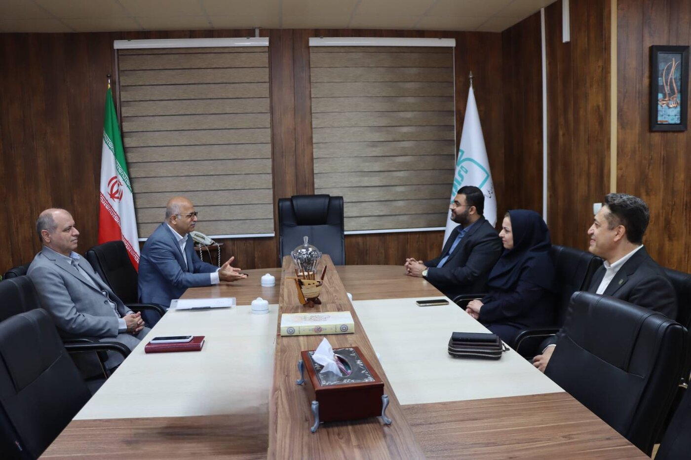 نشست مدیرکل امور اقتصادی و دارایی استان بوشهر با مدیرکل استاندارد استان