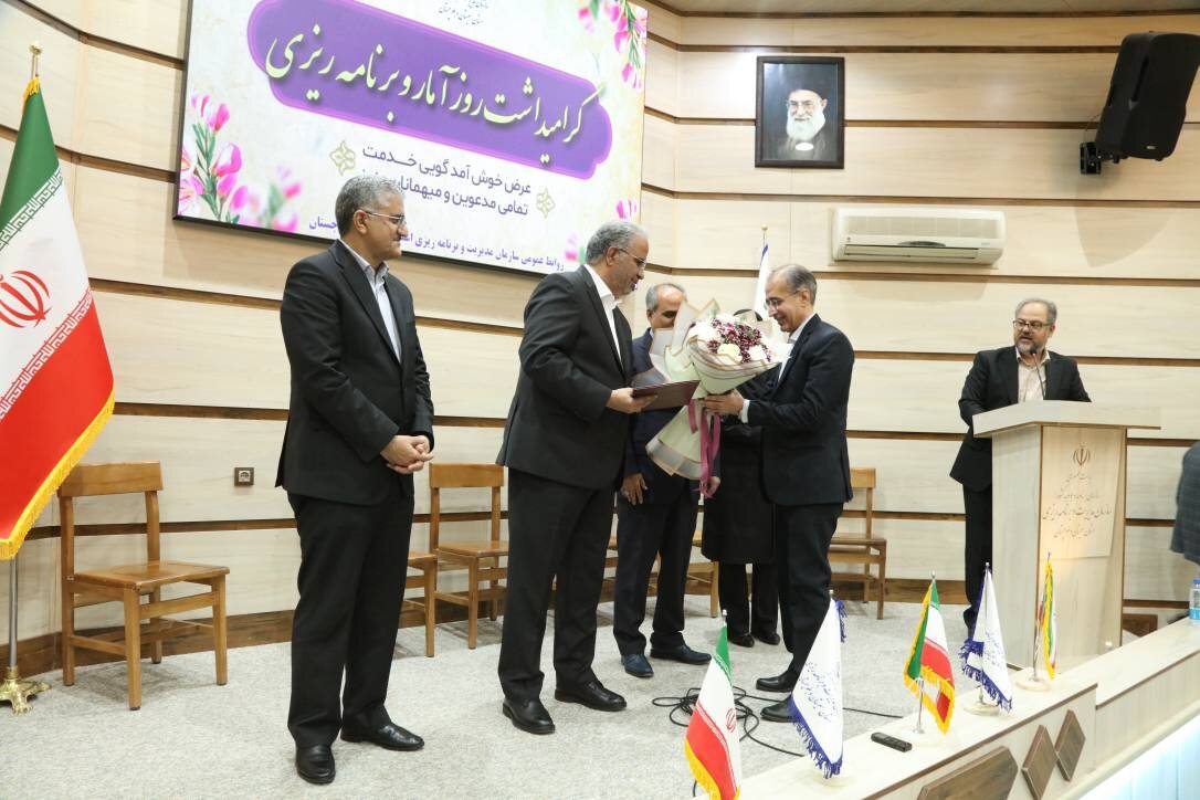 تقدیر استاندار سیستان و بلوچستان از دکتر عباسعلی رضایی، مدیر کل امور اقتصادی و دارایی استان سیستان و بلوچستان.