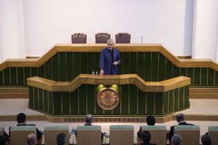 حضور وزیر اقتصاد در همایش بررسی عملکرد شش ماهه بانک ملی ایران