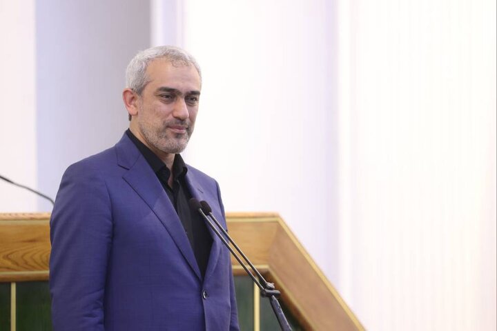 حضور وزیر اقتصاد در همایش بررسی عملکرد شش ماهه بانک ملی ایران