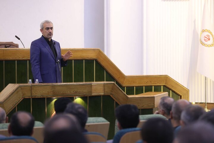 بانک‌ها باید در راستای برنامه رشد عدالت محور حرکت کنند