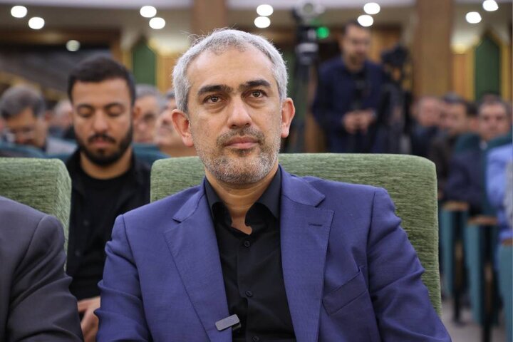 حضور وزیر اقتصاد در همایش بررسی عملکرد شش ماهه بانک ملی ایران