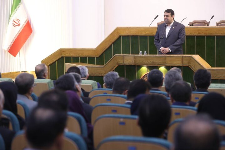 حضور وزیر اقتصاد در همایش بررسی عملکرد شش ماهه بانک ملی ایران