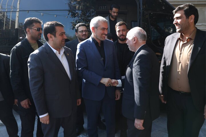 حضور وزیر اقتصاد در همایش بررسی عملکرد شش ماهه بانک ملی ایران