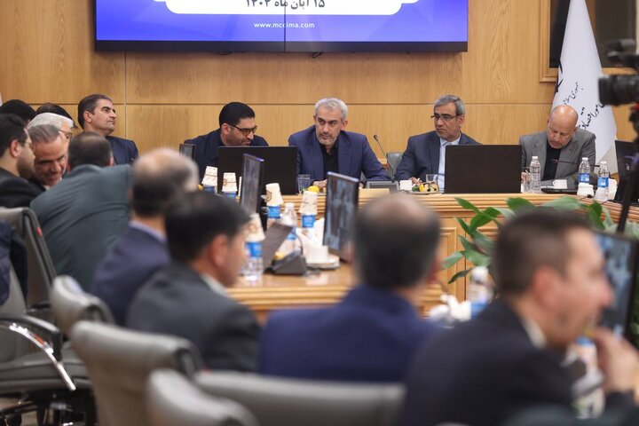 جلسه وزیر اقتصاد با اعضای مجمع نمایندگان مجلس استان خراسان رضوی