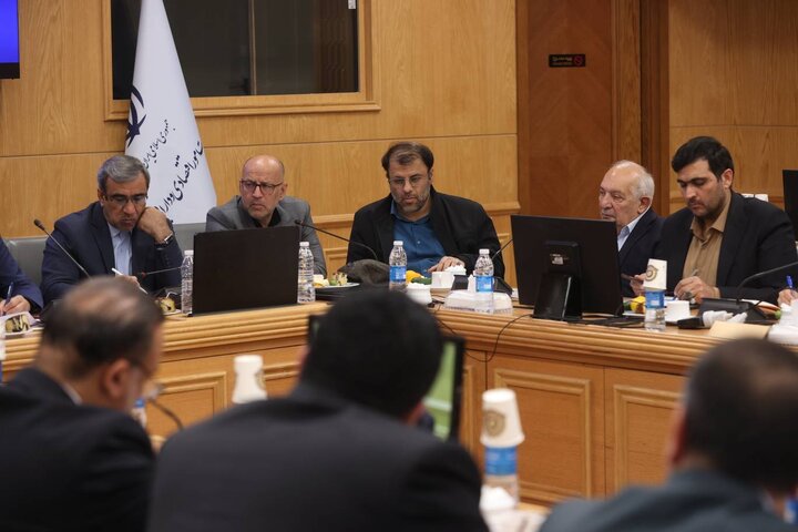 جلسه وزیر اقتصاد با اعضای مجمع نمایندگان مجلس استان خراسان رضوی