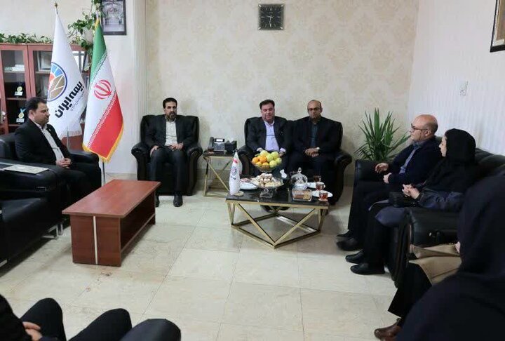 دیدار مدیرکل امور اقتصادی و دارایی استان مرکزی با مدیرکل بیمه ایران در استان