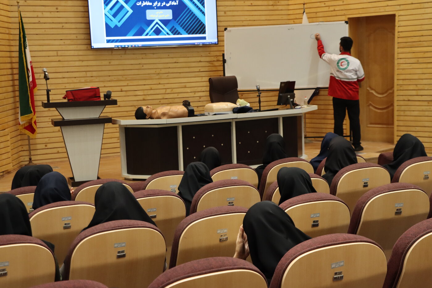 برگزاری کارگاه «سوانح، حوادث و کمکهای اولیه» بهمناسبت هفته پدافند غیرعامل