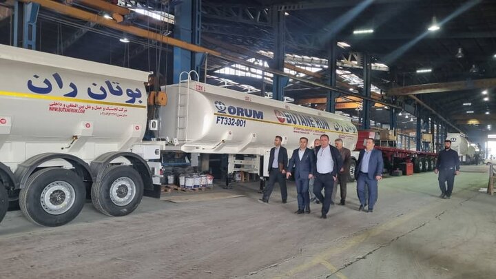 حمایت بانک صنعت و معدن از قطب تریلرسازی کشور در آذربایجان غربی