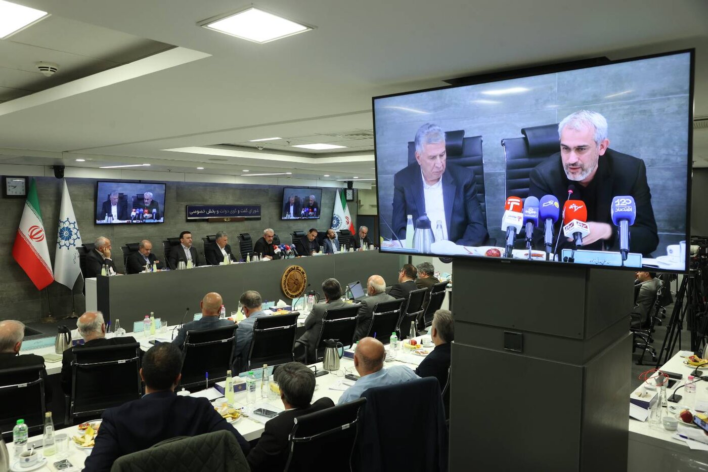 قوانین "دائمی" مبنای کار دولت در تصمیمات حوزه فعالیت بخش خصوصی باشد