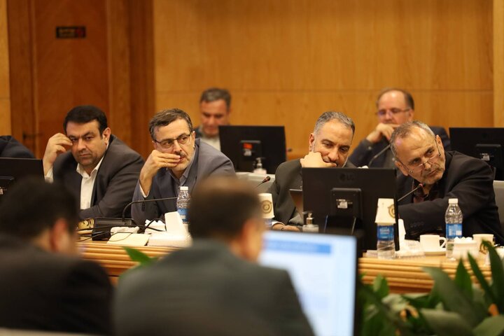 یکصد و سی و هشتیمن جلسه شورای گفت و گوی دولت و بخش خصوصی خراسان رضوی با حضور وزیر امور اقتصادی و دارایی