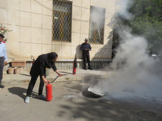 استان فارس- دوره آتش نشانی و مهار آتش