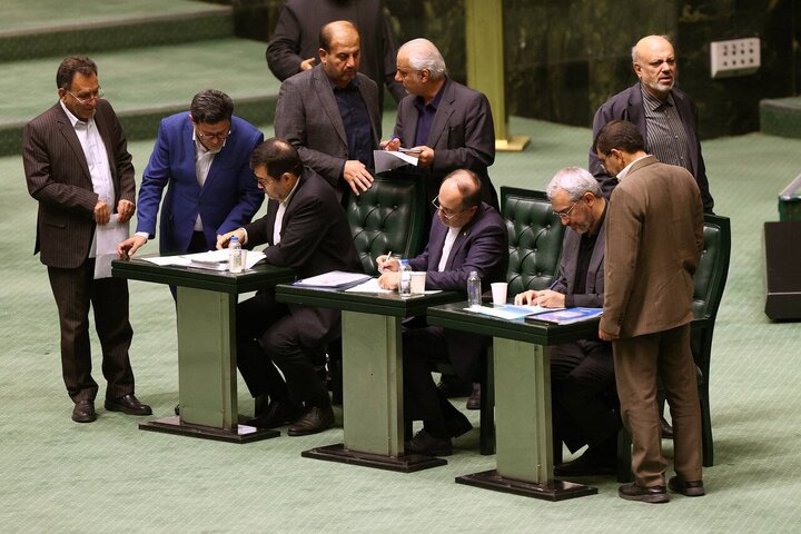 حضور وزیر اقتصاد در جلسه علنی مجلس شورای اسلامی