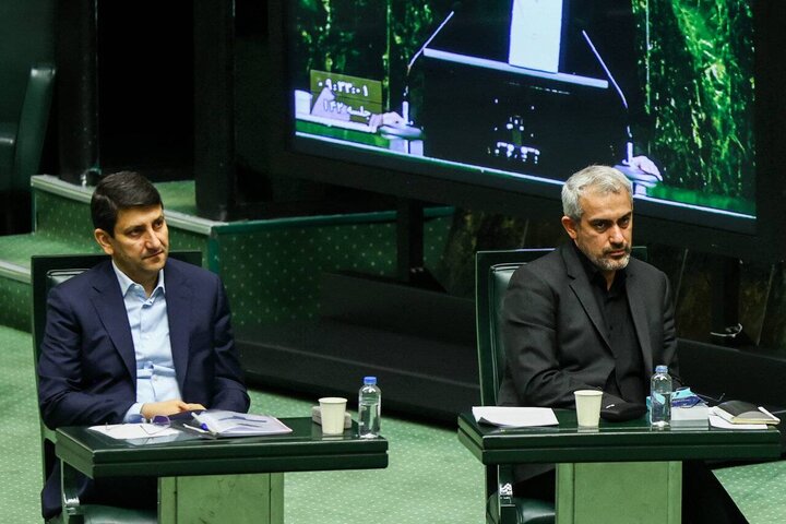 حضور وزیر اقتصاد در جلسه علنی مجلس شورای اسلامی