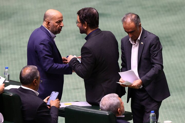 حضور وزیر اقتصاد در جلسه علنی مجلس شورای اسلامی