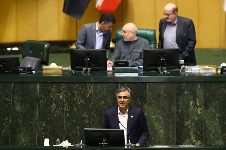 حضور وزیر اقتصاد در جلسه علنی مجلس شورای اسلامی