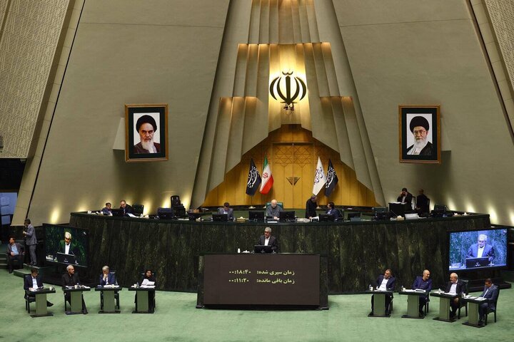 حضور وزیر اقتصاد در جلسه علنی مجلس شورای اسلامی