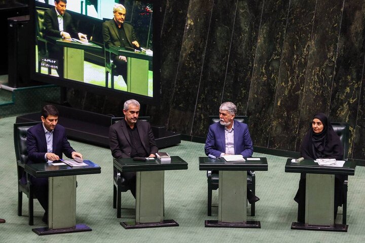 حضور وزیر اقتصاد در جلسه علنی مجلس شورای اسلامی