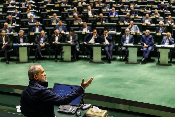 حضور وزیر اقتصاد در جلسه علنی مجلس شورای اسلامی