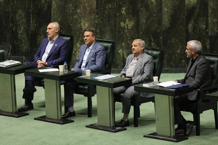 حضور وزیر اقتصاد در جلسه علنی مجلس شورای اسلامی