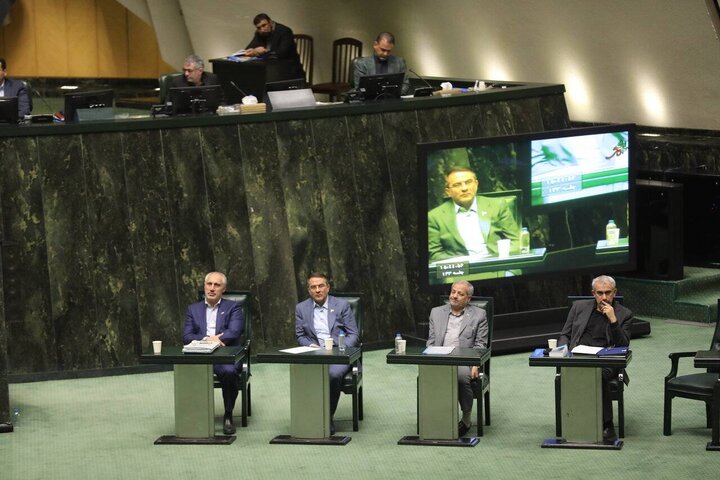 حضور وزیر اقتصاد در جلسه علنی مجلس شورای اسلامی