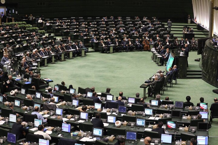 حضور وزیر اقتصاد در جلسه علنی مجلس شورای اسلامی