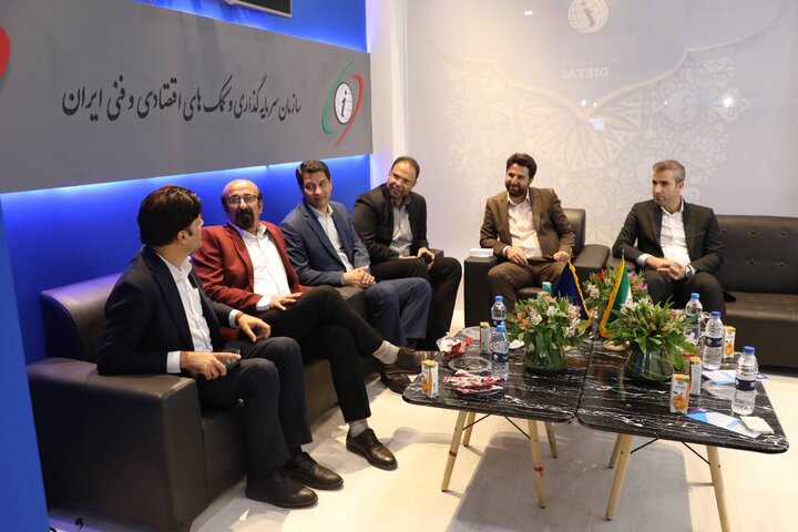 روز نخست غرفه وزارت امور اقتصادی و دارایی در نمایشگاه اینوکس 2025